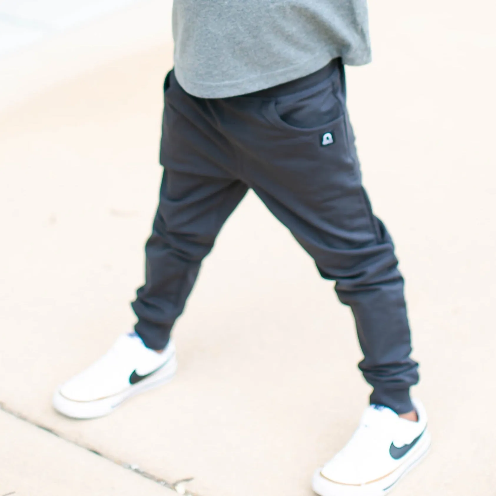 Rags - Essentials Joggers in Phantom